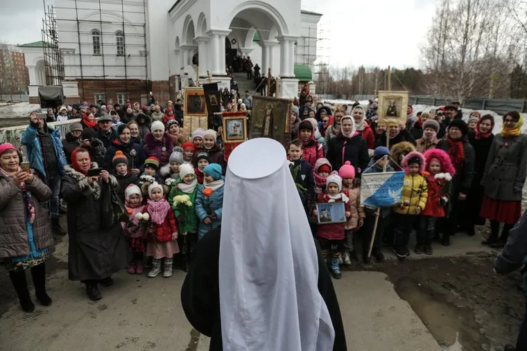 Освящение и установка колоколов в Благовещенском соборе, Тюмень, иконы, прихожане, дети, Благовещенский собор, православие, религия