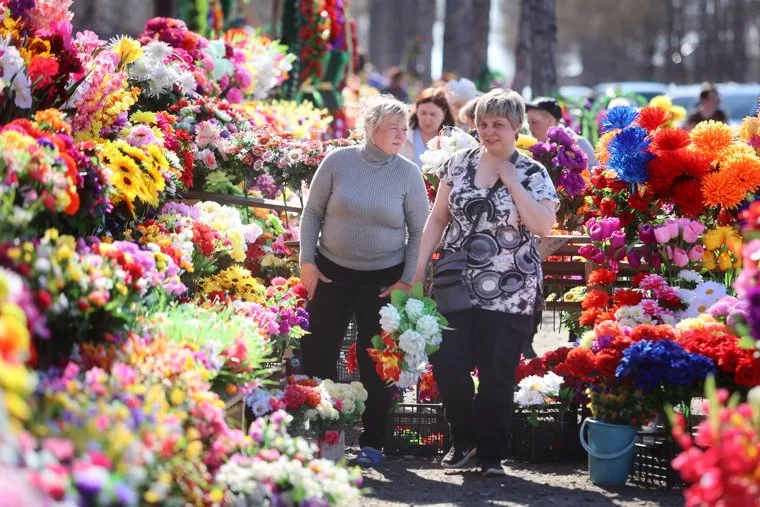 Родительский день. Рябковское кладбище. Курган