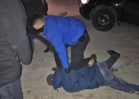 На Урале инспектора Россельхознадзора задержали при попытке пропустить в страну польские яблоки
