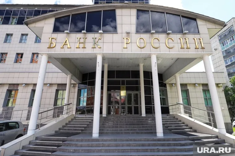 ЦБ разрешил заключать сделки купли-продажи одной иностранной валюты в обмен на другую