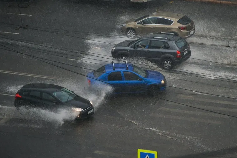 Ливень в Челябинске, погода, дождь, авто, дорога, ливень, климат