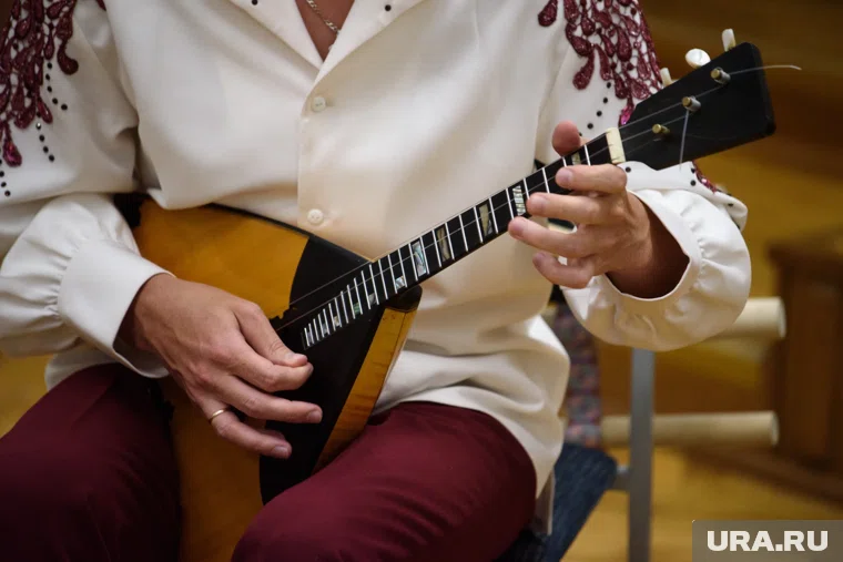 Музыкальный сувенир исполнительнице вручили в прямом эфире конкурса