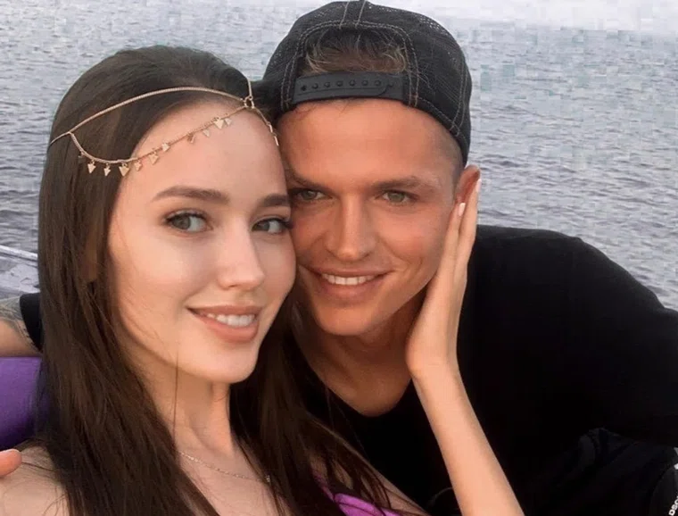 Анастасия все прощает мужу