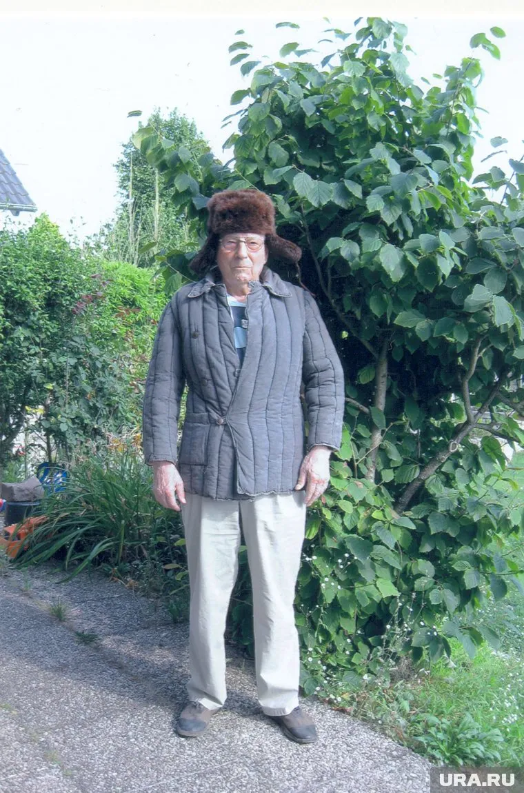 Герхард Шлипхаке в том, в чем вернулся домой в 1950 году