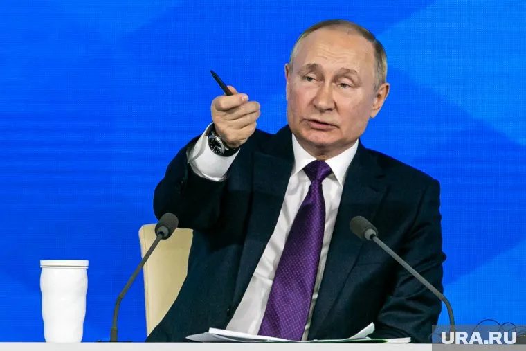 Владимир Путин пообещал, что примет подарок от екатеринбурских журналистов