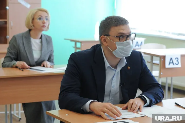 Алексей Текслер принял решение продлить отдых школьников, чтобы сбить волну заболеваемости