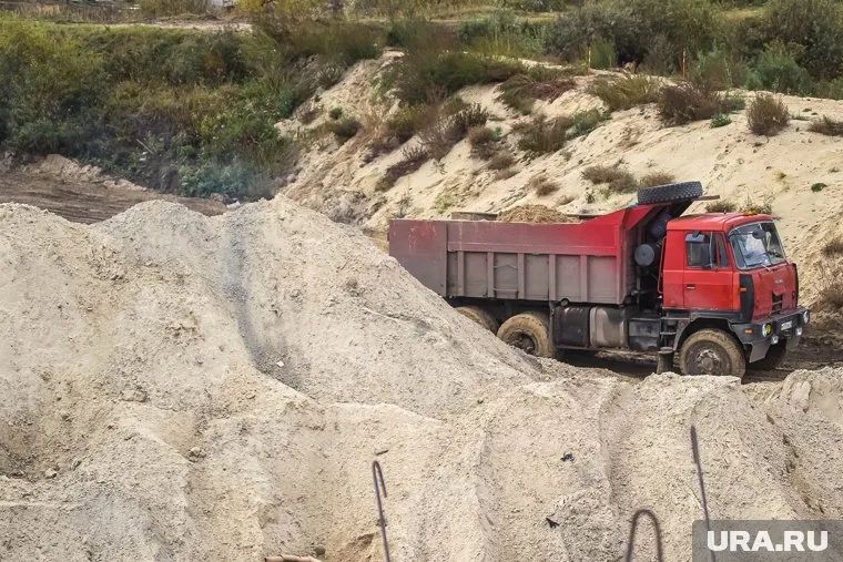На свалке восемь лет незаконно добывали песок