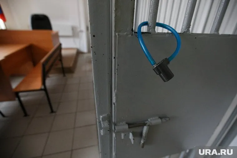 Полиция не уследила за мужчиной, который хранил оружие и наркотики