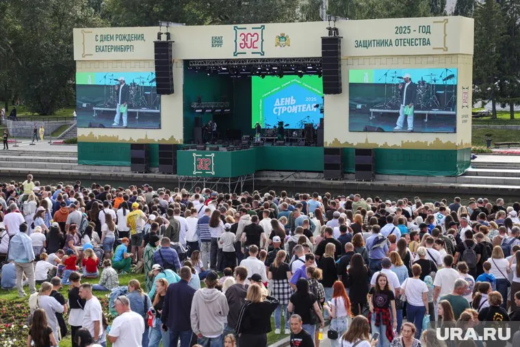 День строителя отметили в Екатеринбурге в Историческом сквере