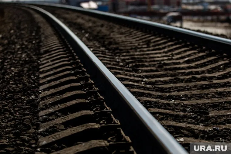 Сход поезда с рельсов повредил 300 метров железнодорожных путей