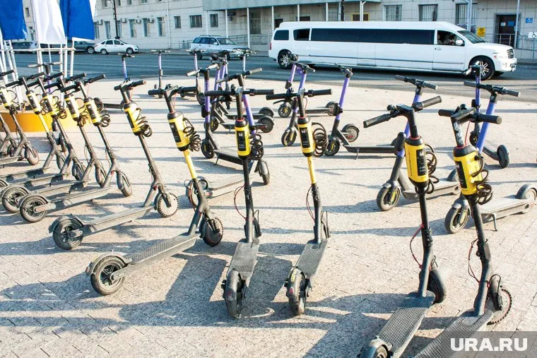 Жители Тюмени умышленно ломают арендные электросамокаты
