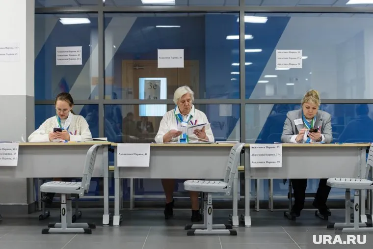 Выборы президента продлятся до вечера 17 марта