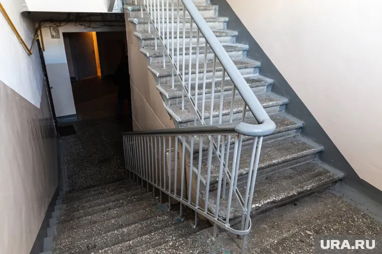 Вартовчанка предлагает детям интим и спит в подъезде