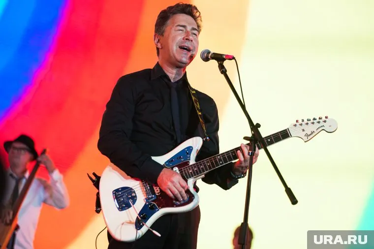 Валерий Сюткин провел Владимира Зеленского на концерт группы «Браво» в 1993 году в Киеве