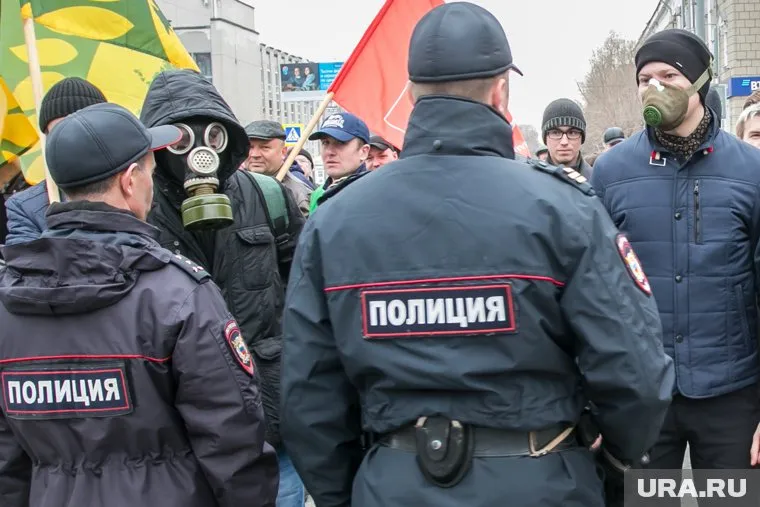 Суд по делу Алексея Шварца (справа) перенесли из-за неявки подсудимого