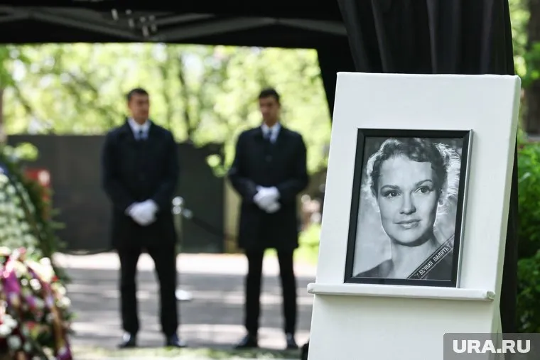 На Кунцевском кладбище прошли похороны Нины Гребешковой