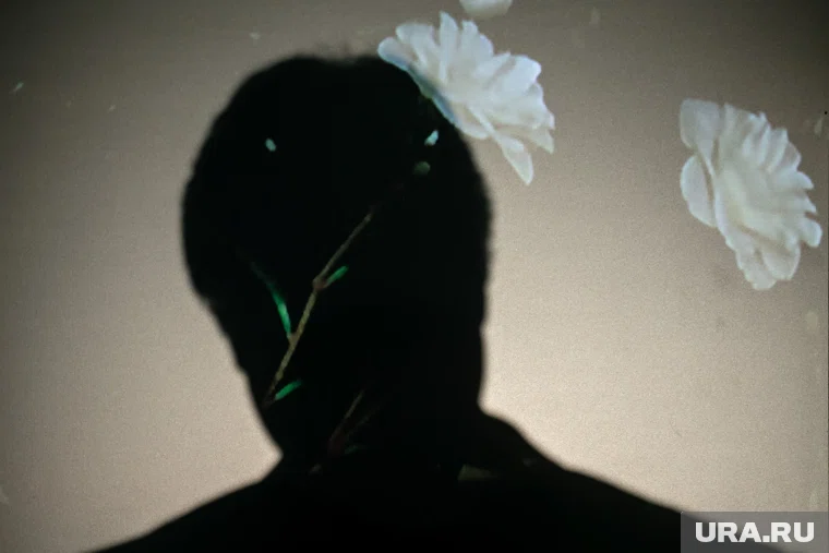 После громкого ограбления Лувра в октябре в соцсетях распространилась фотография с мужчиной, похожим на детектива