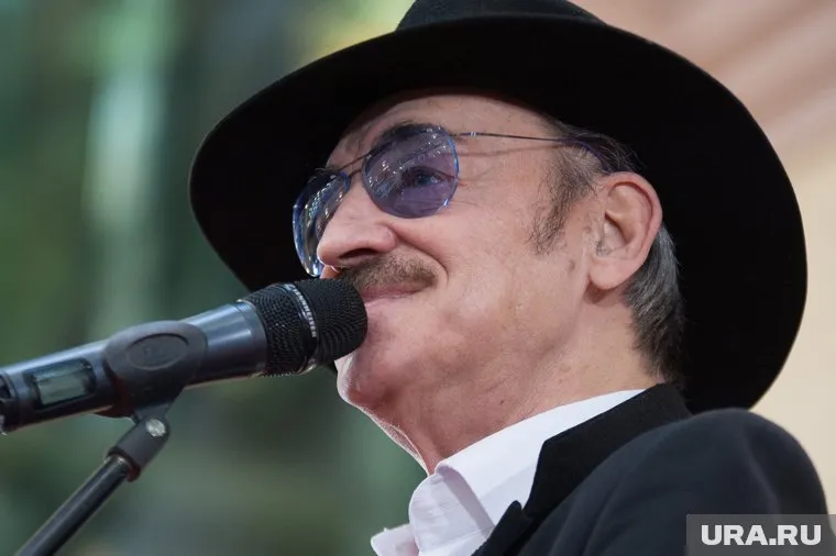 Врачи смогли предотвратить развитие пневмонии у Боярского после его падения со сцены и ушиба легкого