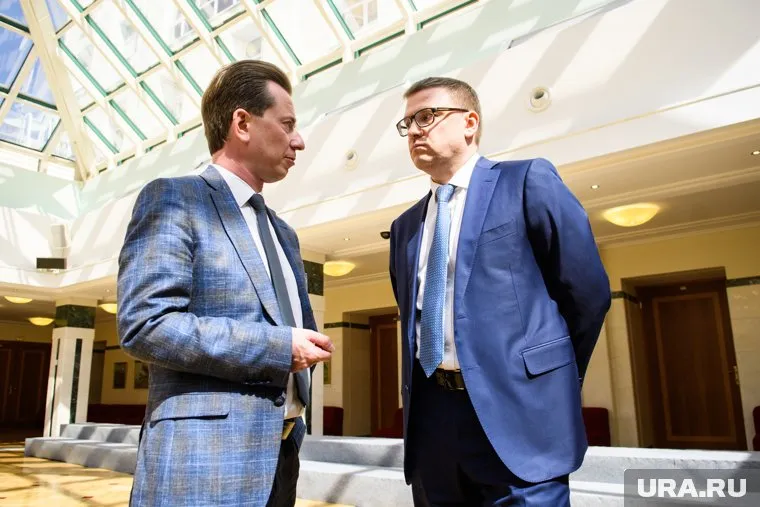 Главный бенефициар муниципальной кампании Владимир Бурматов (слева) заявляет о полной поддержке Алексея Текслера