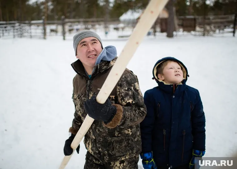 Клим Кантеров (слева) попал в точку с тематикой новогоднего ролика