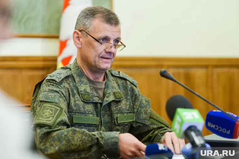 Андрей Максуров пояснил, что некоторым специальностям сложно обучить с нуля за несколько недель