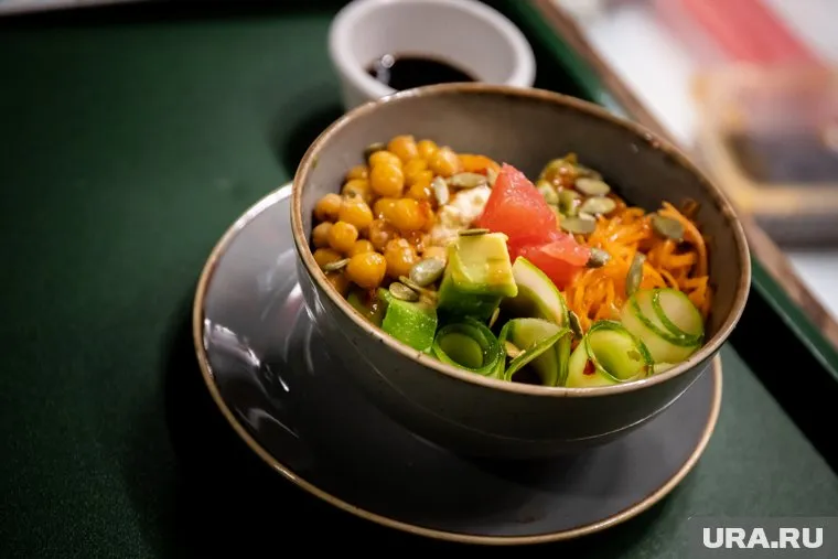 Прием пищи один раз в день стал главным изменением в жизни Саймона Парнеллы