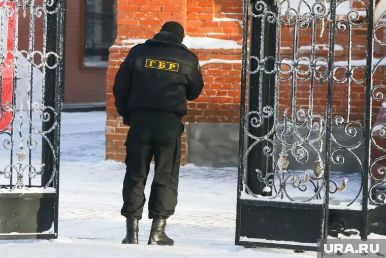 Экстренные службы проверяют неизвестную сумку