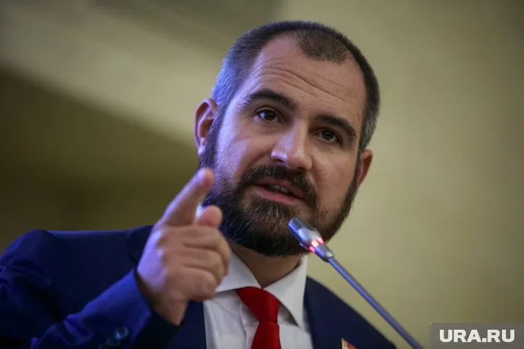 Максим Сурайкин считает, что Елена Малышева заразит россиян американским видом коронавируса