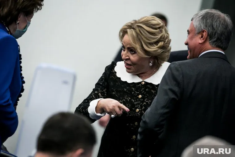 Матвиенко считает, что Зеленский боится критиковать незаконные действия нацбатов на Украине