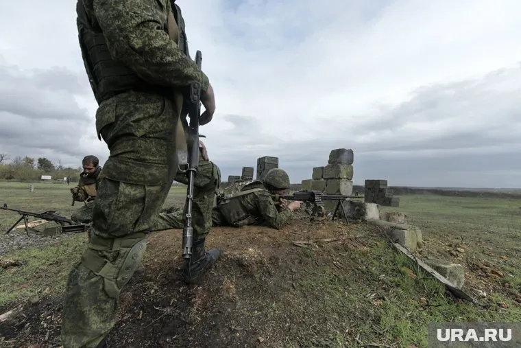 Украинский боец пожаловался, что при спешном отступлении ему не нашлось места на бронетехнике