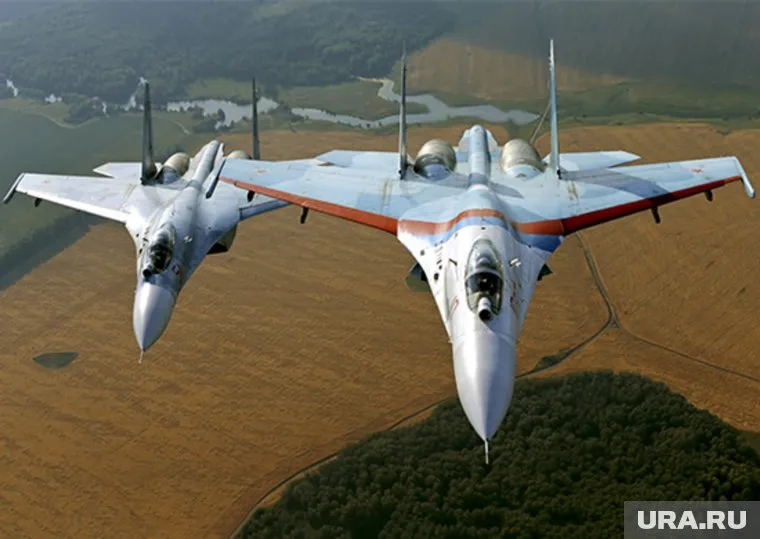 Су-27 помещал двум B-1B ВВС США пересечь российскую границу