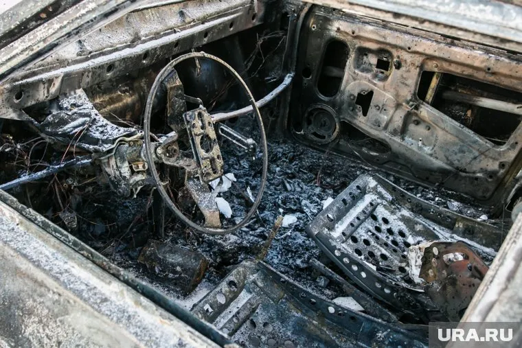 Машина выгорела дотла и ремонту не подлежит (фото из архива)