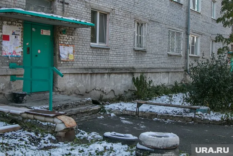 Спустя 6 лет курганец добился, чтобы его дом отремонтировала УК