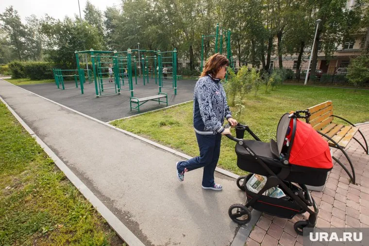 Выбор нужно сделать между готовым «набором для новорожденного» и мультикартой с 20 тысячами рублей