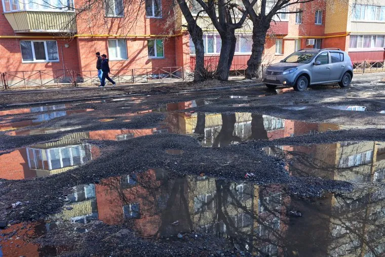 Разбитые дороги. Курган