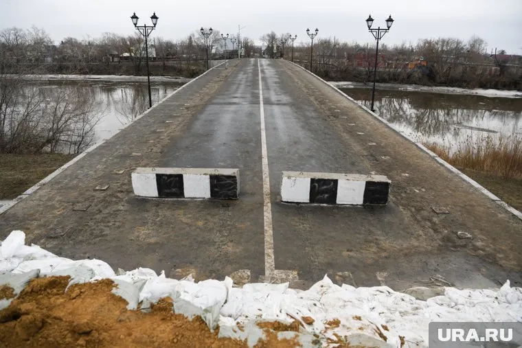Власти Кургана объявили эвакуацию жителей рядом с дамбой у Кировского моста