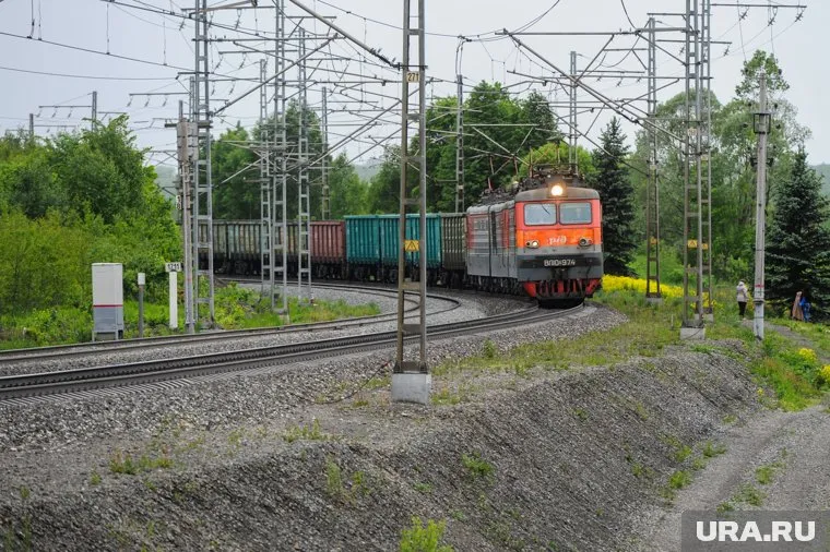 Девочка погибла, попав под поезд