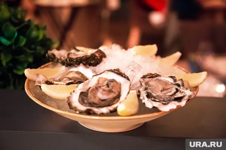 Большинство тех, кто жалуется на недомогание в Челябинске, ели устрицы
