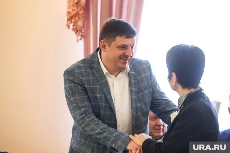 Коммунист Иван Левченко получил поддержку муниципальных депутатов перед выборами губернатора