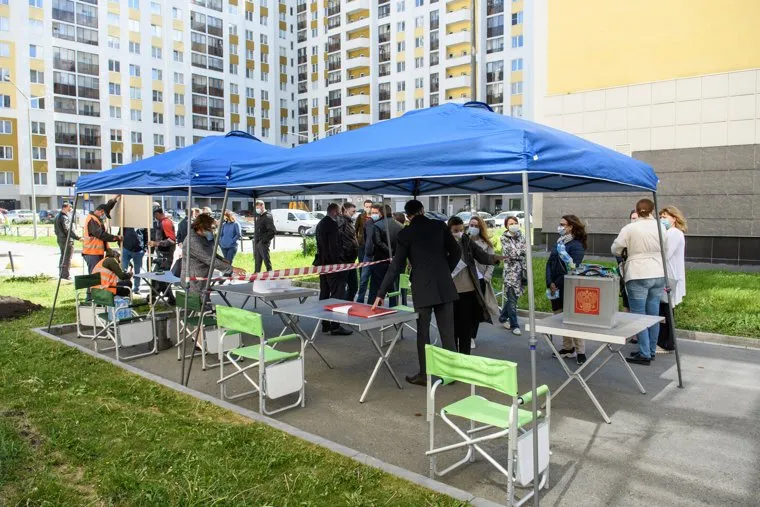 Презентация шатров для голосования за поправки в Конституцию РФ. Екатеринбург