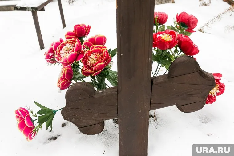 Неизвестные подожгли могилу медика, погибшего на СВО