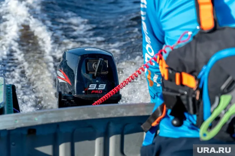 Организаторы соревнований раскрыли, кто управлял катером, который влетел в лодку