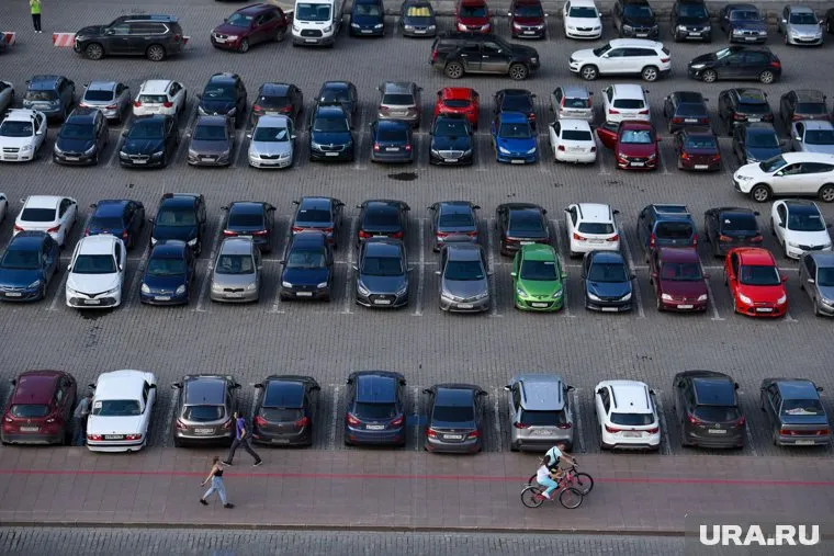 Число заводчан резко увеличилось, что потребовало обустройства большого количества парковочных мест