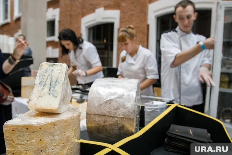 На Белоруссию приходится 85% импортного сыра в России