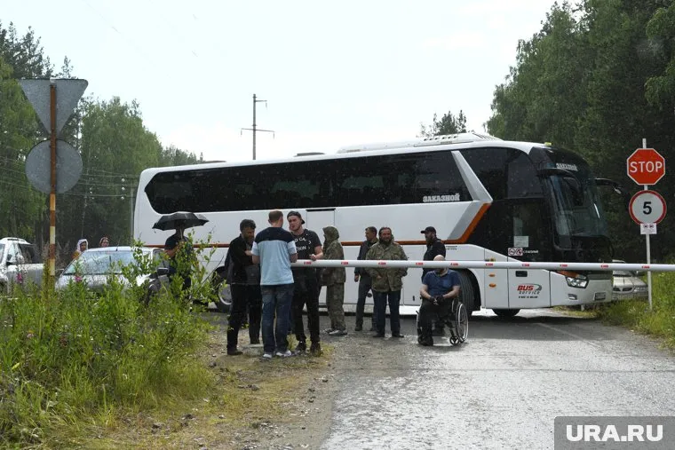Приверженцы старца приготовились к осаде