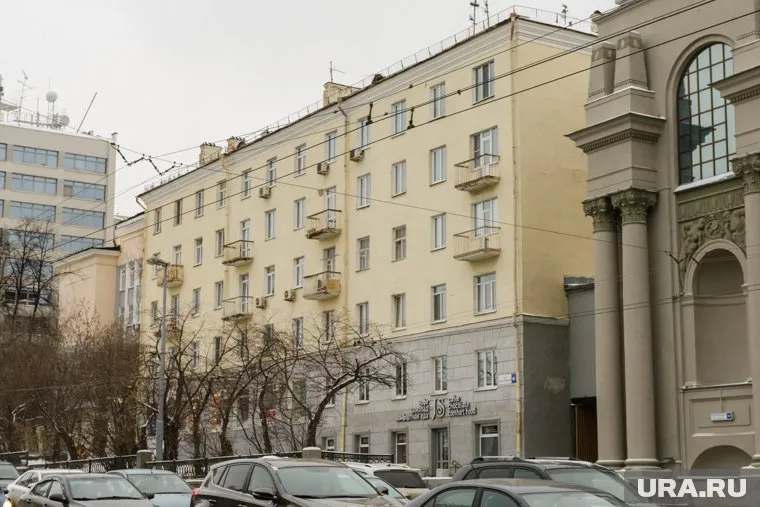 Снос нежилого дома и прилегающих гаражей намечено завершить в сентябре 2020 года