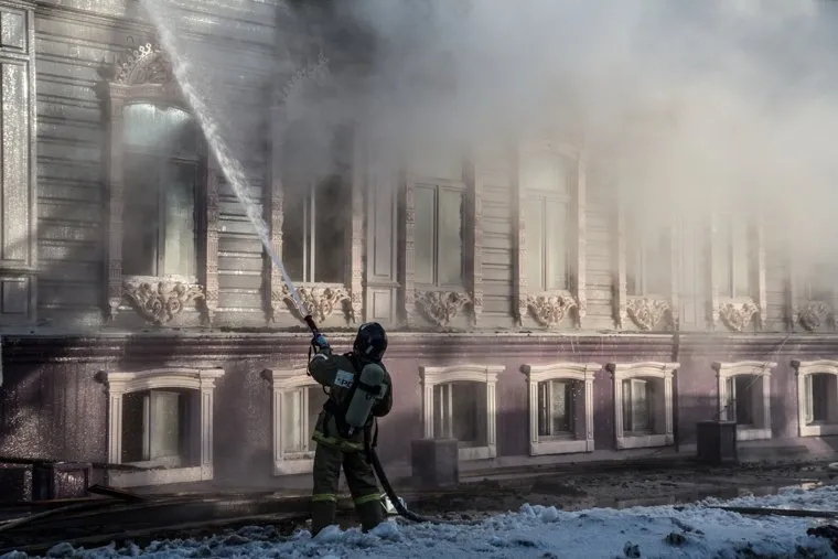 Пожар памятника архитектуры по ул. Семакова 8. Тюмень