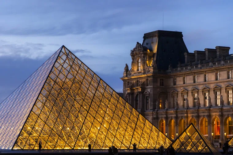Лувр не откроется из-за ограбления