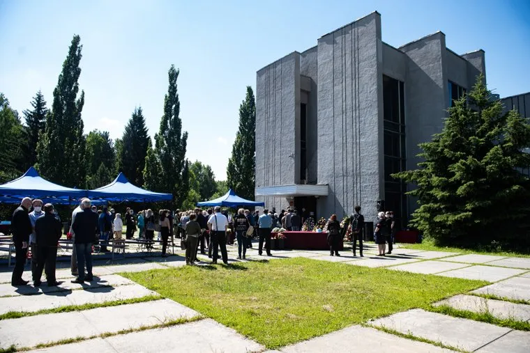 Прощание с Еленой Дерягиной в Екатеринбургском крематории. Екатеринбург