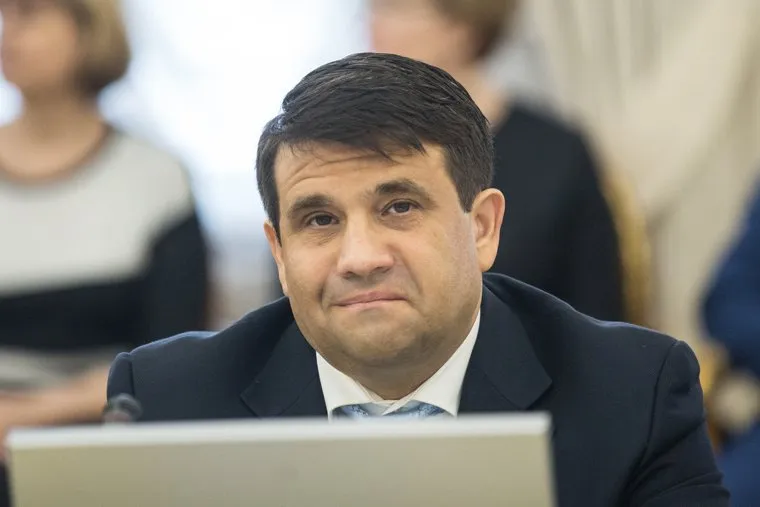 Представление ВРИО губернатора Тюменской  области Александра Моора полномочным представителем президента Игорем Холманских. Тюмень , пискайкин владимир